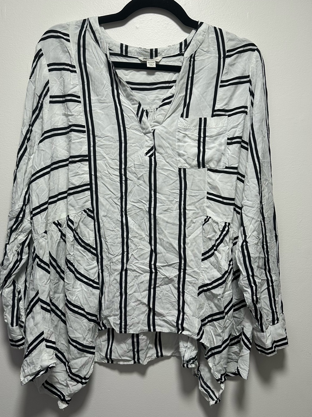 Cato Plus Size Striped V-Neck Long Sleeve Tunic Top - White & Black